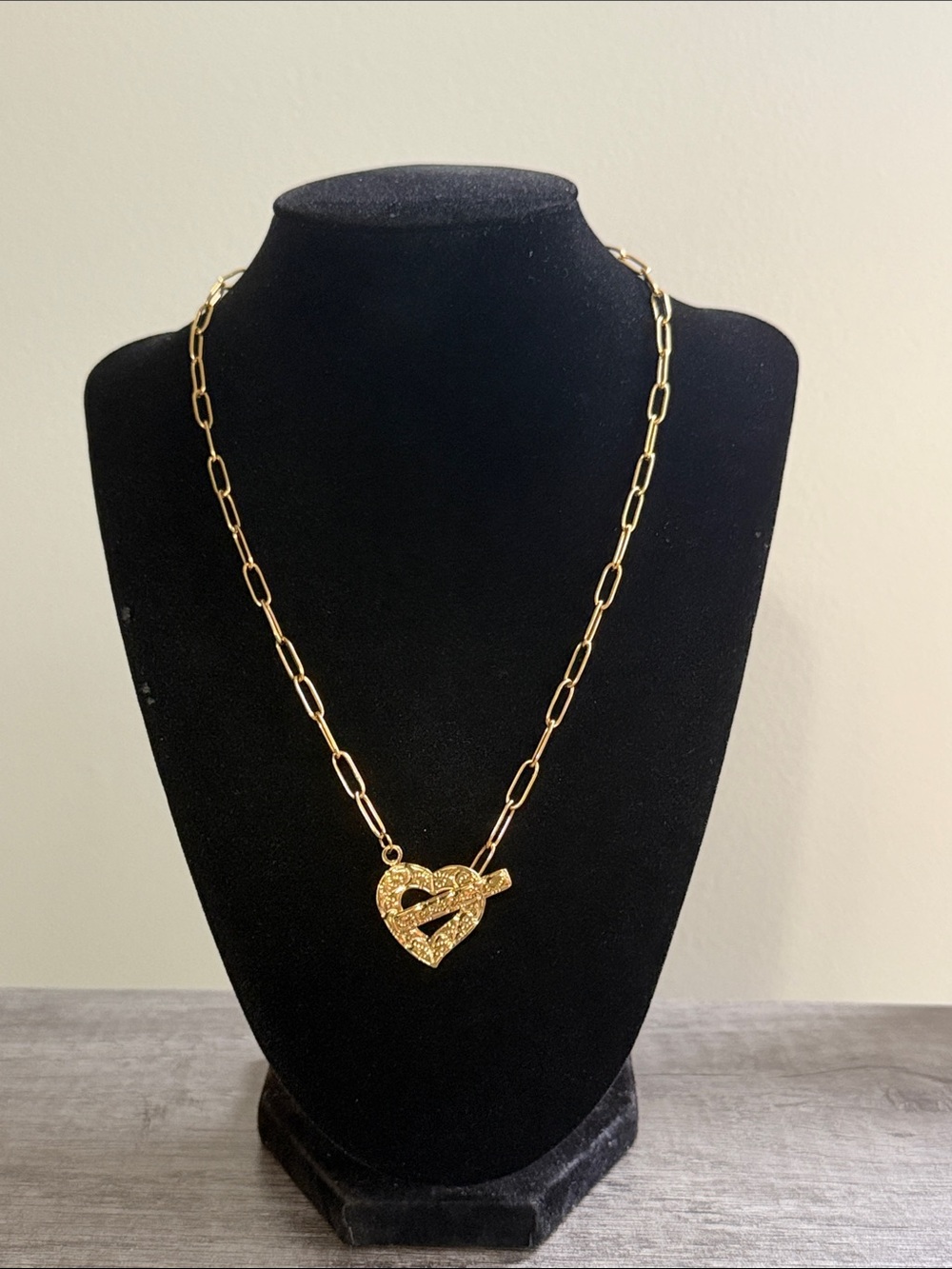 Paper clip chain necklace with heart toggle